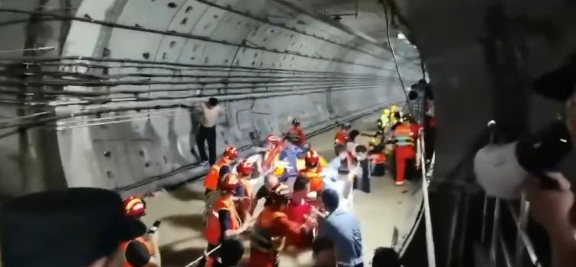 地铁遭遇洪水会被淹吗（洪水淹没地铁站）4