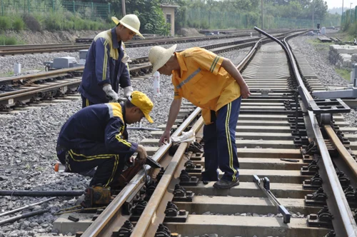 铁路线路道岔经常保养内容(铁路道岔养护)1