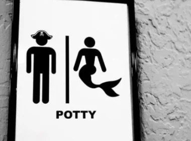 如果在公共场合比如地铁上女性被一个男性揩油女性可以通过什么法律来维护自身权益要具体的那本法（天津地铁女厕）5