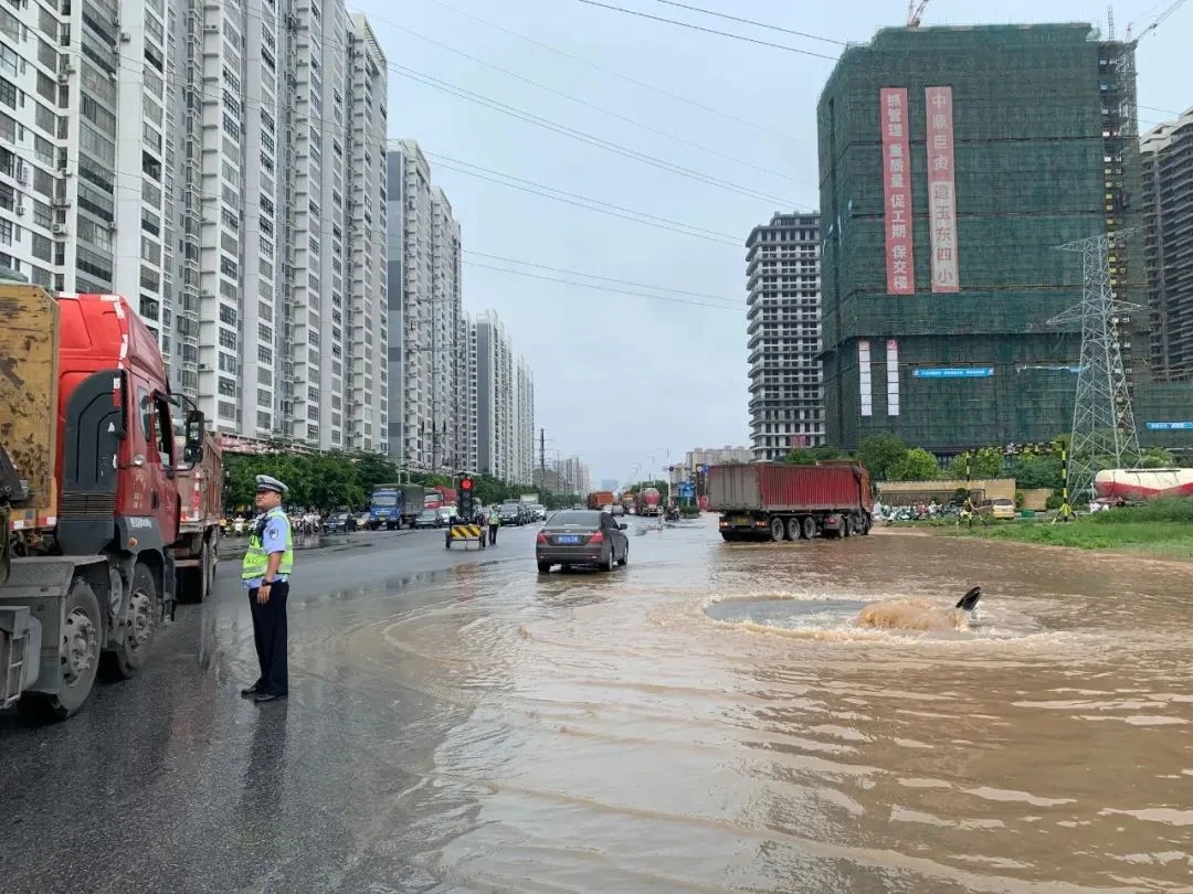 广西一城没高铁没机场为什么还愿意花费二十万修建一栋楼（玉林铁路房）2