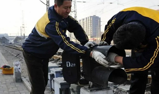 铁路信号工工人技师需要哪些证书（铁路信号工证）