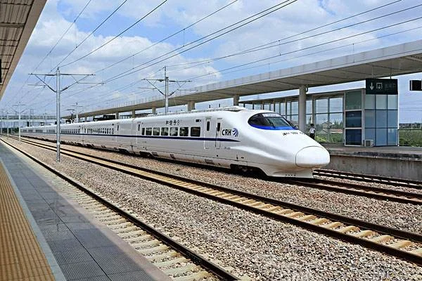 深圳再添一条地铁线长约242公里将结束一个区没有地铁的历史是吗（地铁站末端）