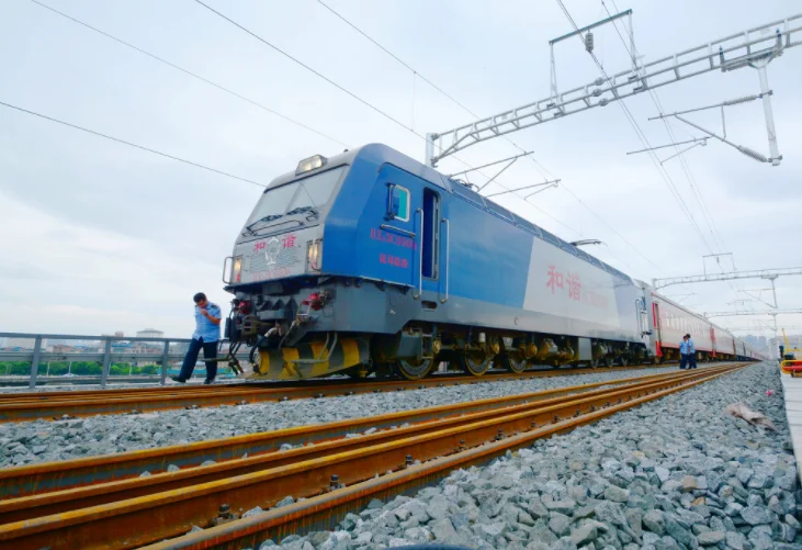 红色高铁票怎么进站(红色铁路行)3