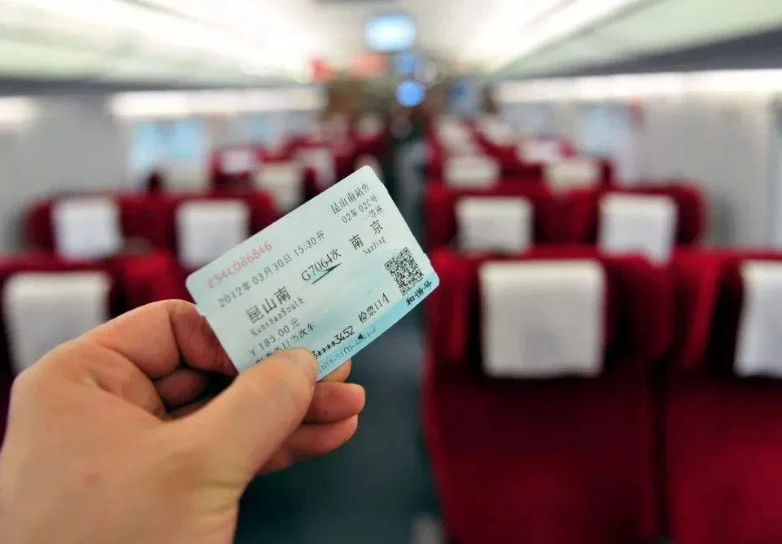 高铁座霸是一时失态还是其人本质有问题才会如此（高铁霸座大爷）8