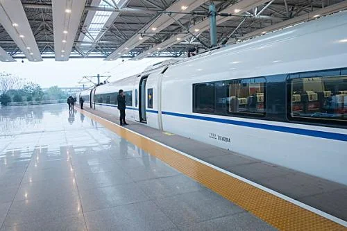 上海虹桥高铁站里有没有行李寄存的地方呢如果有的话在什么位置呢请知道的大神赐教!!!(虹桥火车站地铁站寄存行李吗)3