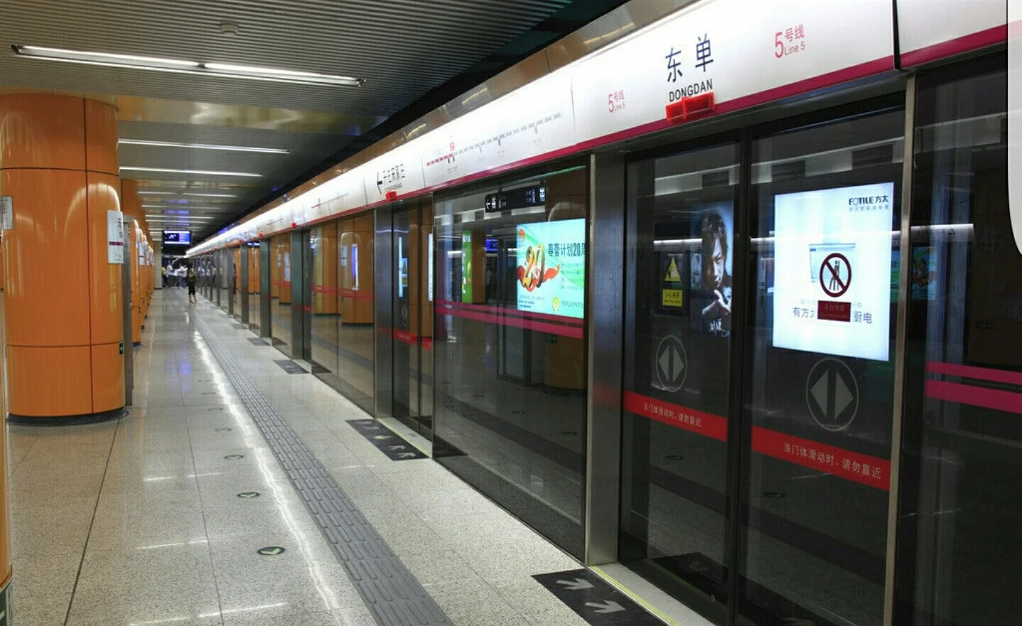 为什么说北京地铁打架丢人到国外了（北京地铁头发）2