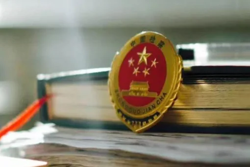 上海地铁内两女子互殴发生矛盾的主要原因是什么(上海地铁打人左勾拳)3