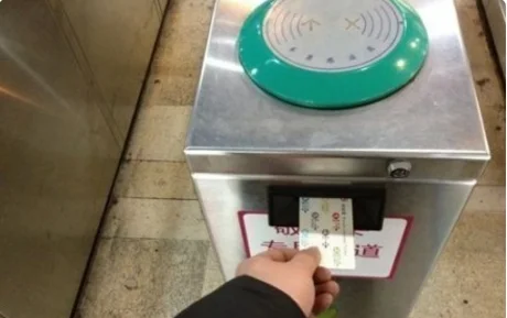 上海地铁从进站到出站究竟不能超过多少时间啊（说234小时的都有）如果超过又该怎么办（上海地铁三日票可以无限进出站吗）2