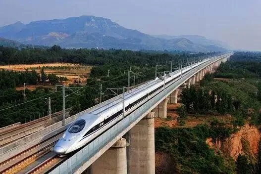 高铁是用电的还是用油的（高铁是用什么燃料的）2