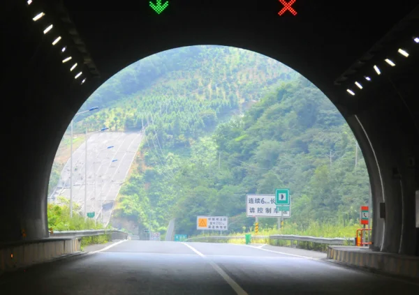 陇海铁路宝兰线(宝鸡-天水段)一共有多少个隧道(宝鸡段铁路)3