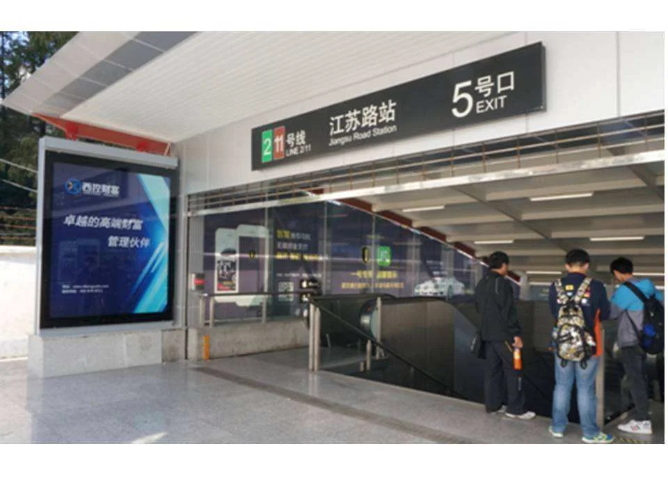 在地铁站门口做什么生意好（地铁站做什么生意挣钱）