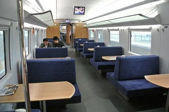 高铁一般有几节车箱每一节座位数是多少呀武广线的（高铁车厢几节）1