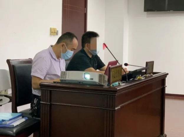 如何看待武汉地铁安检员怼问路乘客这一行为(武汉地铁逆行拦行李箱事件)2