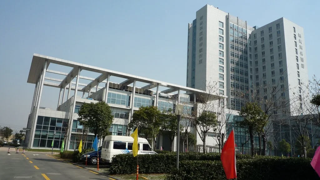 从南京做地铁到南京金陵新城酒店到那个站下（离南京新城商务酒店最近的地铁）2