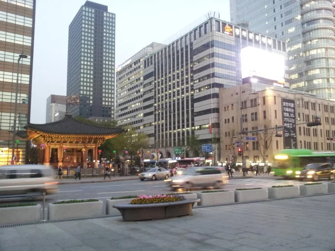 光华门广场的周边交通（光化门地铁站几号线）