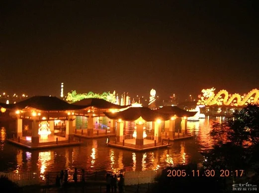 从佛山顺德区天佑城到这个“佛山市南海区桂城街道海八东路32号地铁金融城商场第四层hi·tea融和餐（南海地铁金融城广场收费）