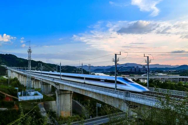 江苏在建的一条高铁线全长约1804公里预计今年年底建成是吗(新沂高速铁路)2