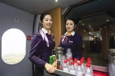 外国人坐中国的高铁是一种怎样的体验(老外坐高铁)4