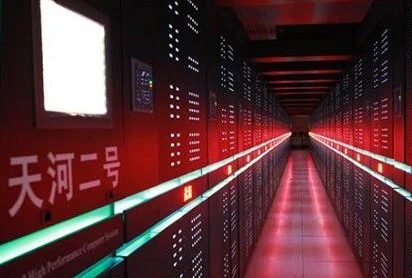 上海地铁11号线一女子逼小学生让座这是真的教育还是欺负小学生（歌唱祖国上海地铁）