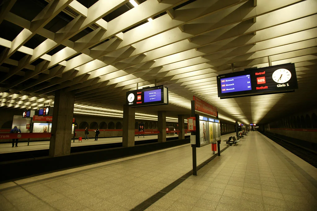 在德国乘坐公交要怎么买票（德国大学学生卡乘坐地铁时间）2