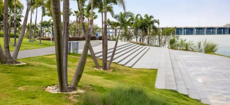 乘坐深圳地铁11号线欢乐海岸是哪个站出口呢（前海湾地铁站那个出口是海边）3