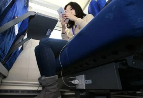 高铁的电源插座在哪呢（高铁座位充电口）2