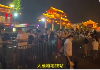 从行政中心上地铁到大唐不夜城应该从那站下车(西安大唐不夜城地铁路线)4