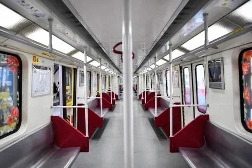 深圳地铁“女士优先车厢”为何成为摆设（深圳地铁女士优先车厢的女人）4