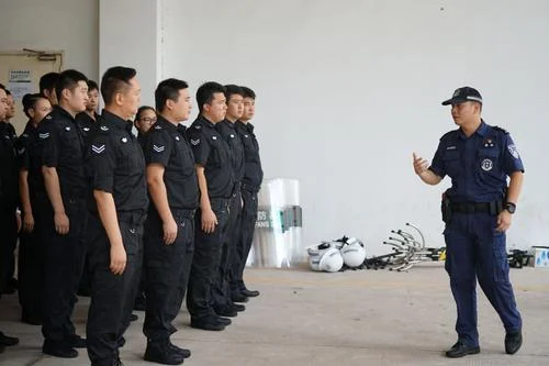 深圳地铁运行的女士车厢对于女性帮助很大那为什么没有男士车厢（深圳地铁男子下体）7