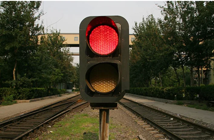 铁路信号的基本颜色有哪些（铁路双黄闪）1