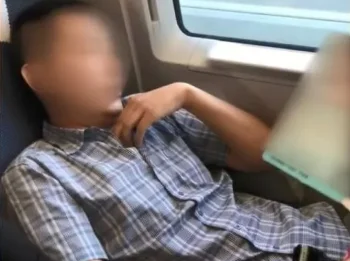 男子高铁霸坐还辱骂乘警霸坐的现象是否屡屡发生（铁路霸男）5