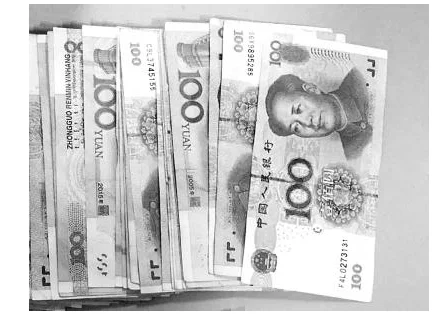 我第一次坐地铁怎么买票具体一点（地铁出口散落现金）2