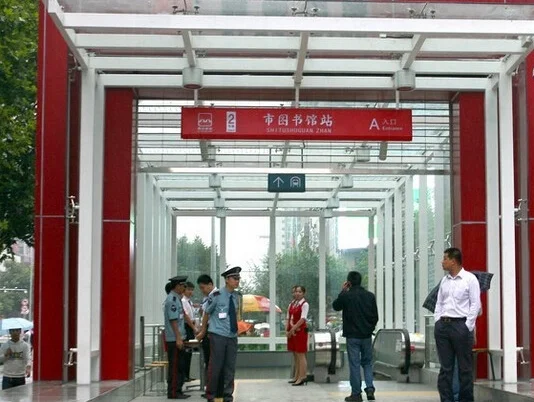 上海坐地铁要办地铁卡吗能直接拿钱买票（上海地铁买票要现金吗）