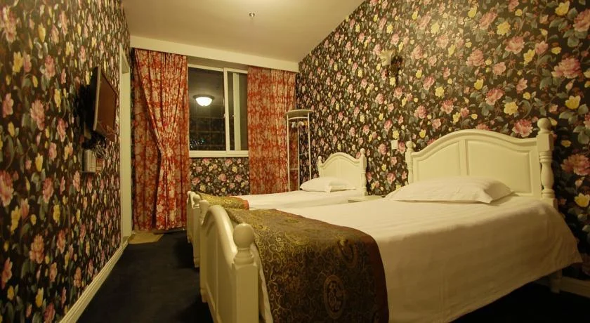 上海地铁旅行社有限公司怎么样（苏州河畔旅行社地铁站）