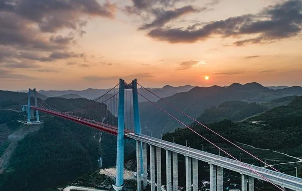 青藏高原铁路什么时候通车全长多少千米(青藏铁路全长多少千米)