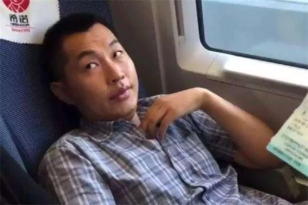 “高铁坐霸”博士论文被爆情节神反转是不是自编自导一出好戏(孙博士高铁霸座)4