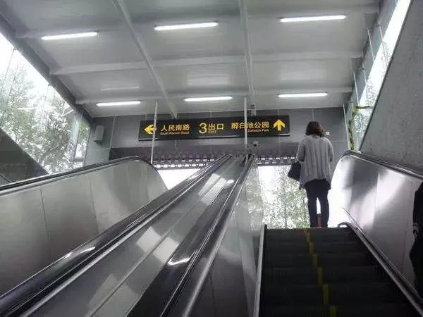 有出入口二十多个中国最大的两座地铁站分别是什么（常见的地铁站）