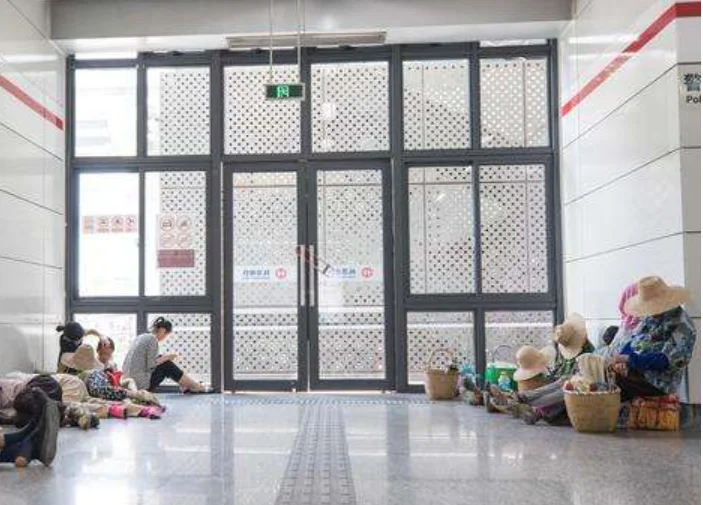 杭州地铁一号线早上几点开始运行(杭州地铁开冷气)