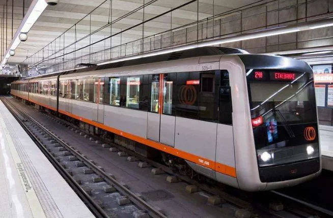 请问地铁速度几分钟一个站(世界发达城市每平方公里地铁站点的平均时间)2