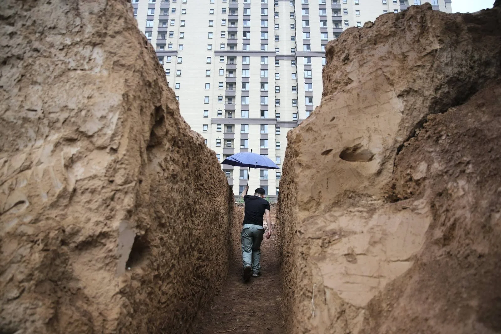 网传在西安修地铁或者建楼都能挖到古墓这是真的吗（西安地铁复工隔离）