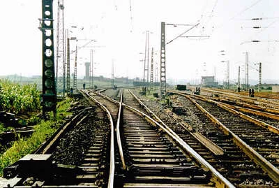 铁路和公路有什么不同（道路与铁路）1