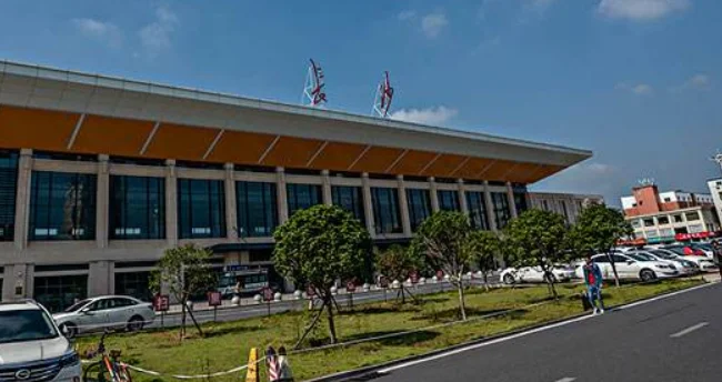 长沙到常德动车c8023次列车写的候车地点是锦泰广场城际长沙站是在哪上车锦泰广场进站还是老火车站（长沙城际铁路在哪里坐）