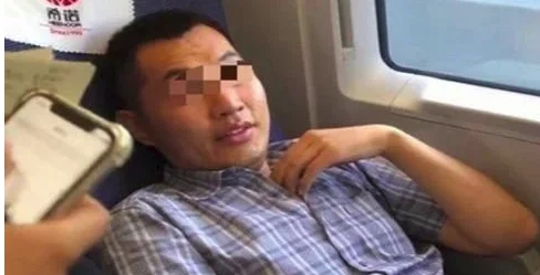 中国网民对社会上的一些事在网上发表评论（高铁霸座时评）1