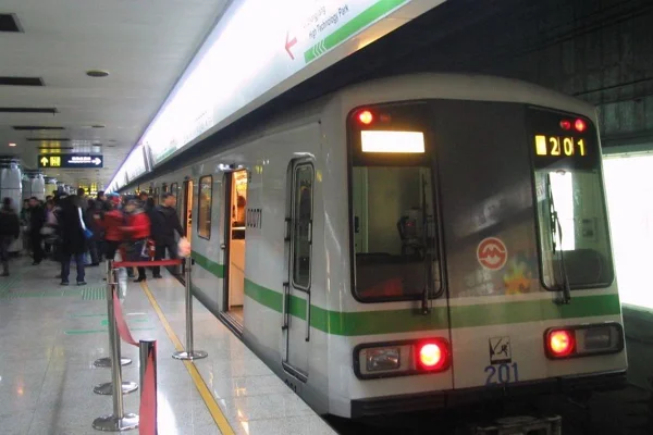 上海正大广场坐地铁怎么走（上海正大广场可以通往地铁站吗）