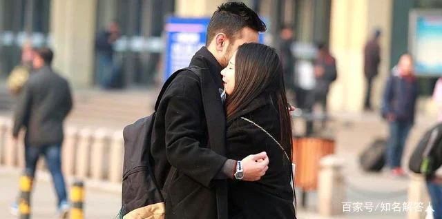 地铁里禁止携带什么样的刀具(北京地铁刀片男照片)3