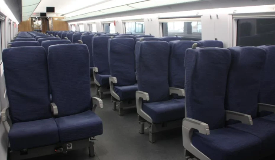 高铁二等座有多少排(高铁二等车厢多少排)5