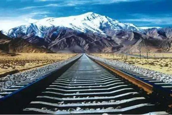 请问电气化铁路中接触网上的回流线起什么作用（铁路回流缆）