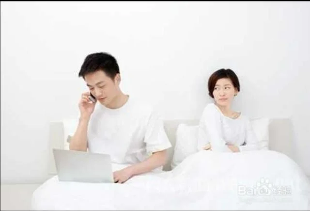 武汉地铁恶心男究竟做了什么（武汉地铁已婚男2次向女生）