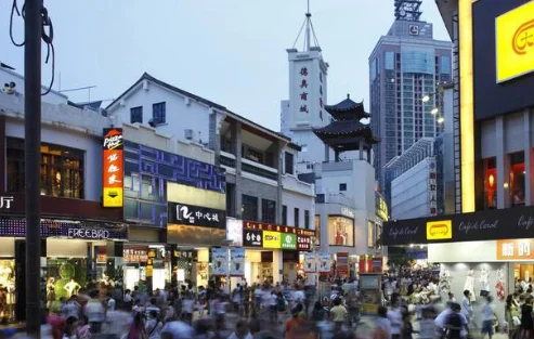 深圳地铁老街站东门在哪个出口啊(老街地铁哪个出口好玩)