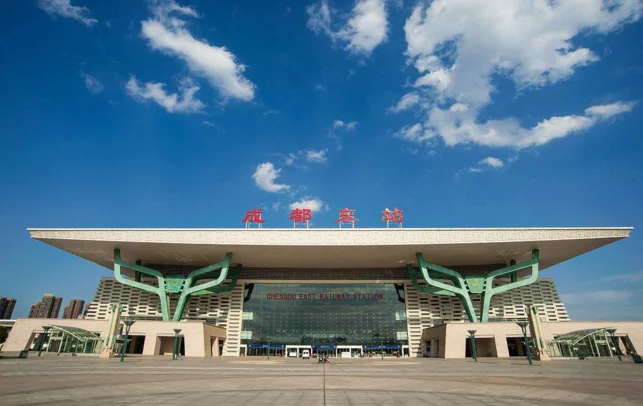 从地铁成都东客站的哪个出口到成都东站的动车候车大厅（成都地铁站东客站出入口）2